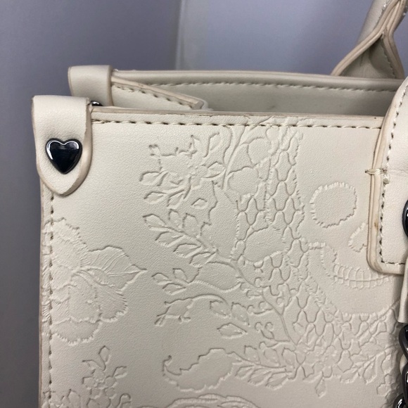 BETSEY JOHNSON NWT Large Skull Floral Embossed XOKIARA Tote Bag Cream - Picture 2 of 14